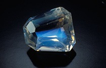 IMG - glossary_thumb_adularescence_12174_210x135